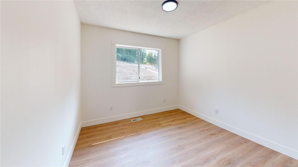 listing image 16048435282920180869