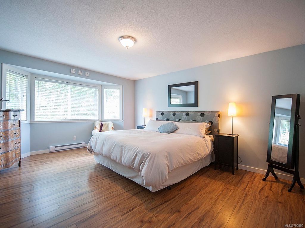 listing image 16048627495805879173