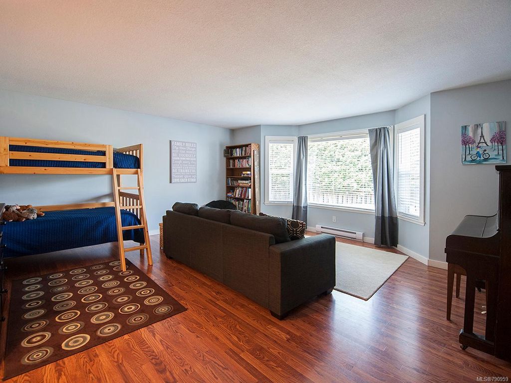 listing image 16044232196692024904
