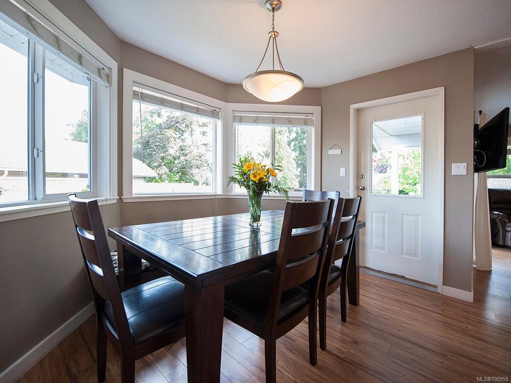 listing image 16046569170559374110