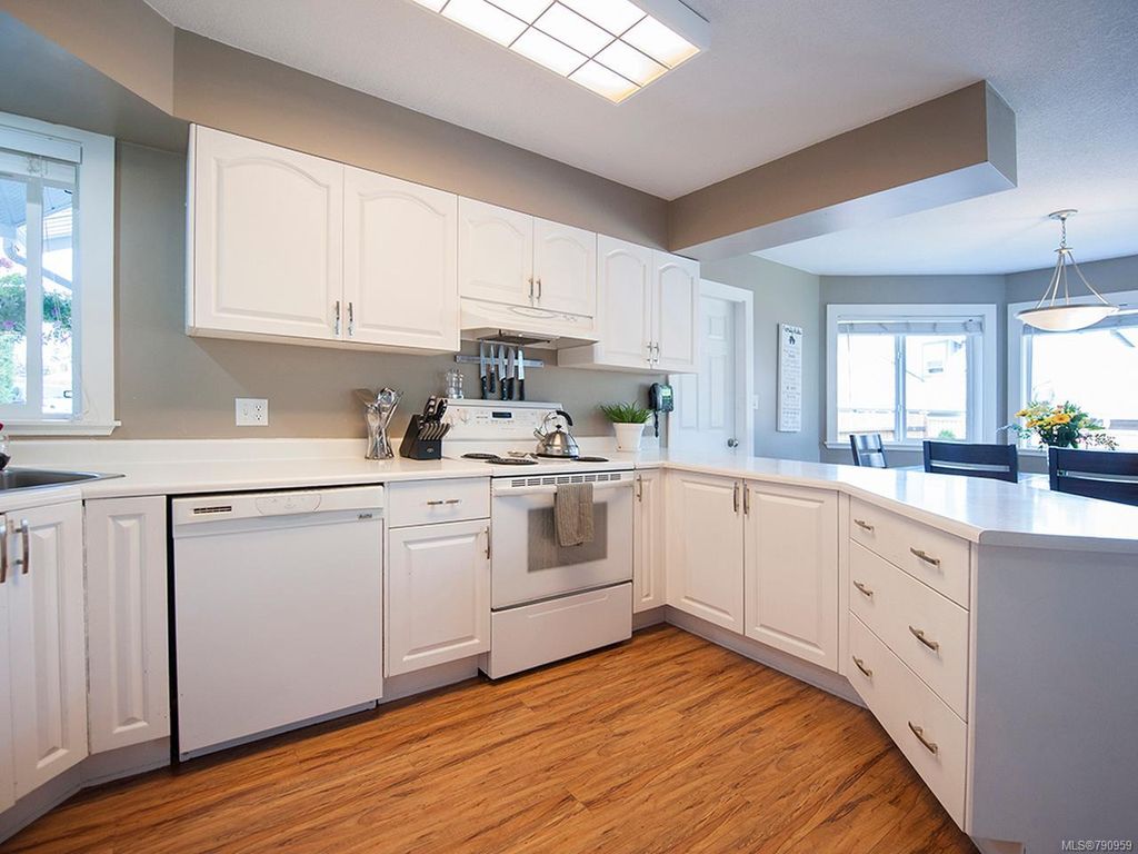 listing image 16044236298440882528