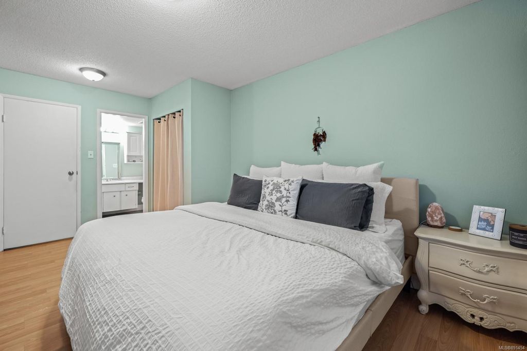 listing image 16047606753045495193