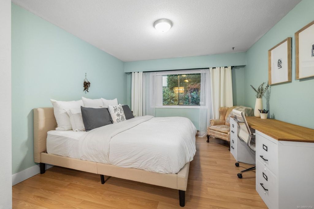 listing image 16044130964878642809