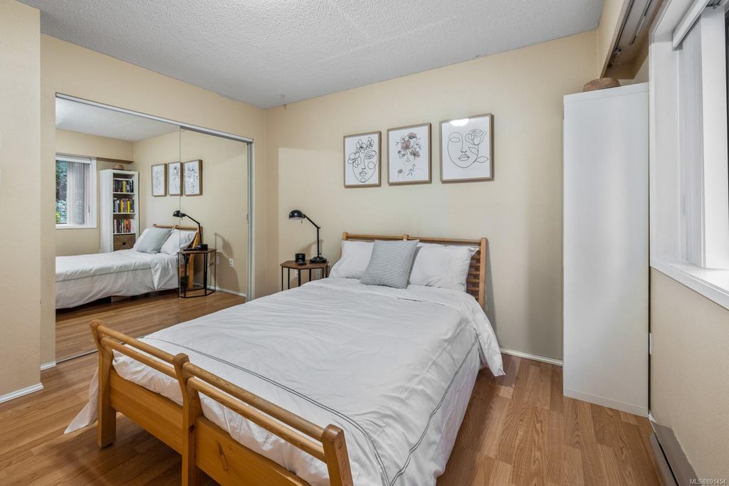 listing image 16041050547361545976