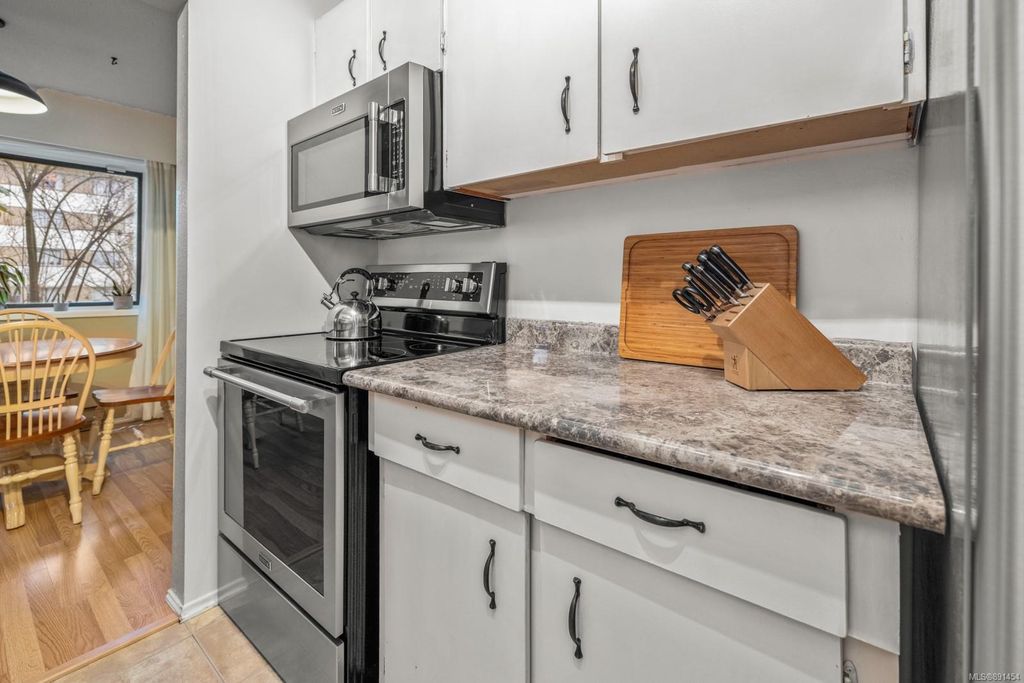 listing image 16044105945850609978