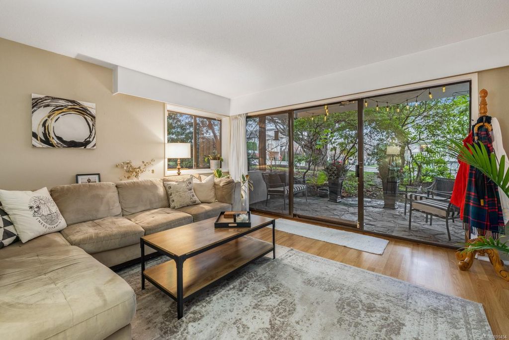 listing image 16044473922335576589
