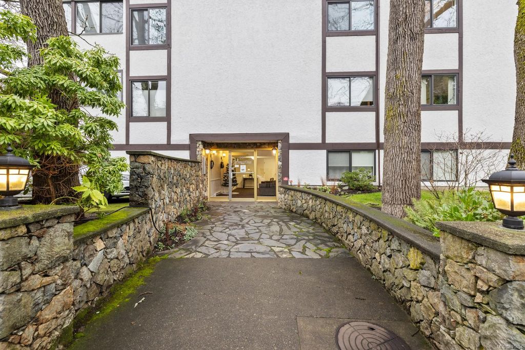 listing image 16040787008348418418