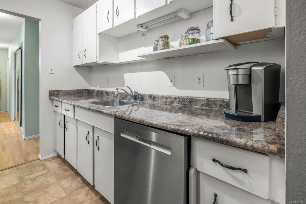 listing image 16048671109606530526