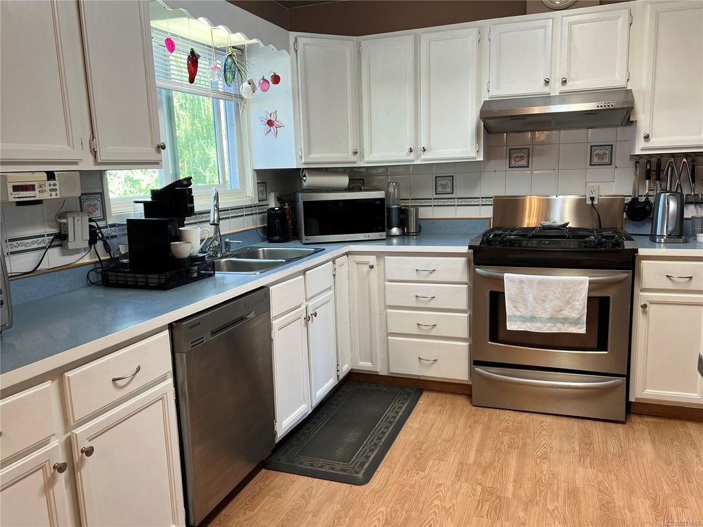 listing image 16043370466763216548