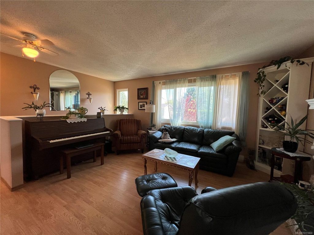 listing image 16043640450645345428