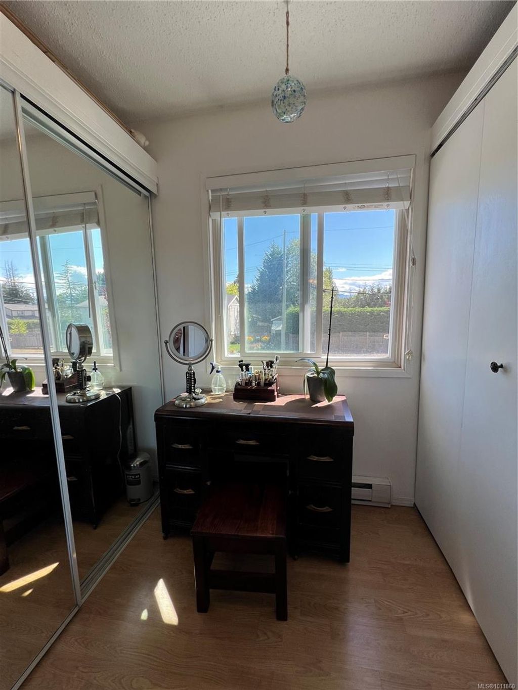 listing image 16049796255580865049