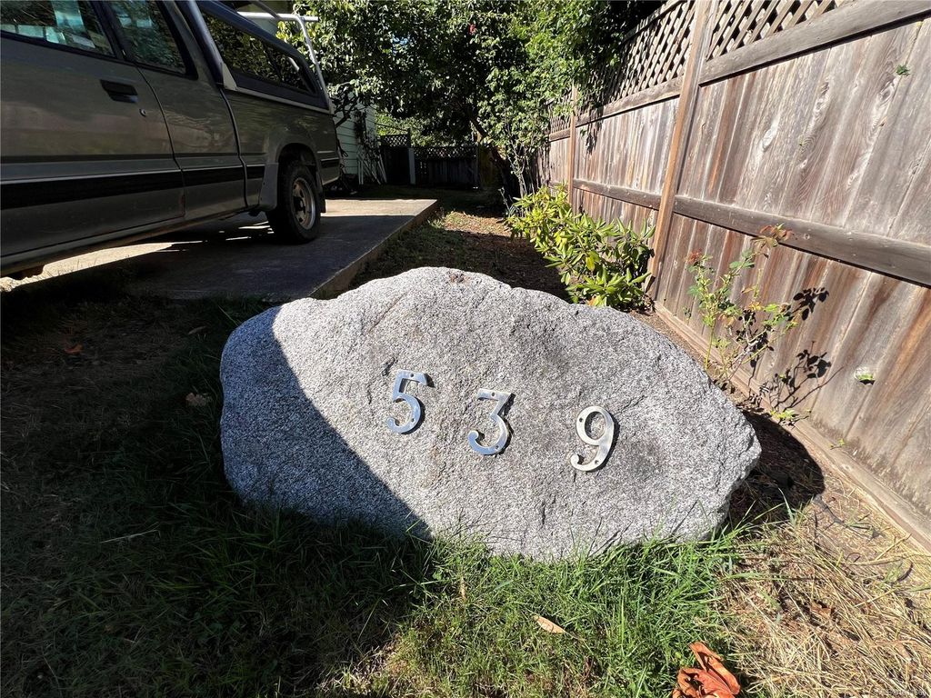 listing image 16043421170863056860