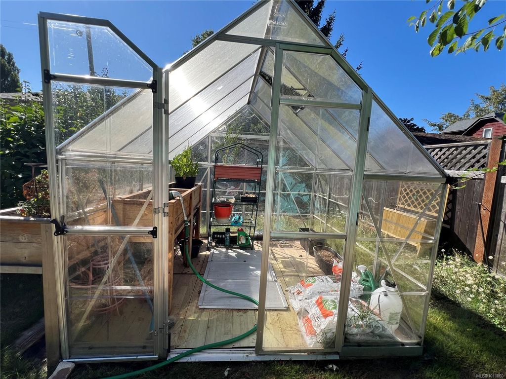 listing image 16049335296021032409