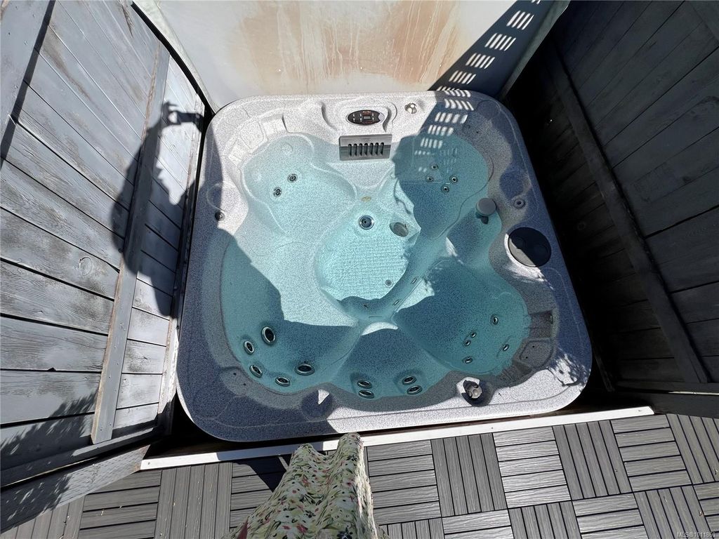 listing image 16044127134239831263