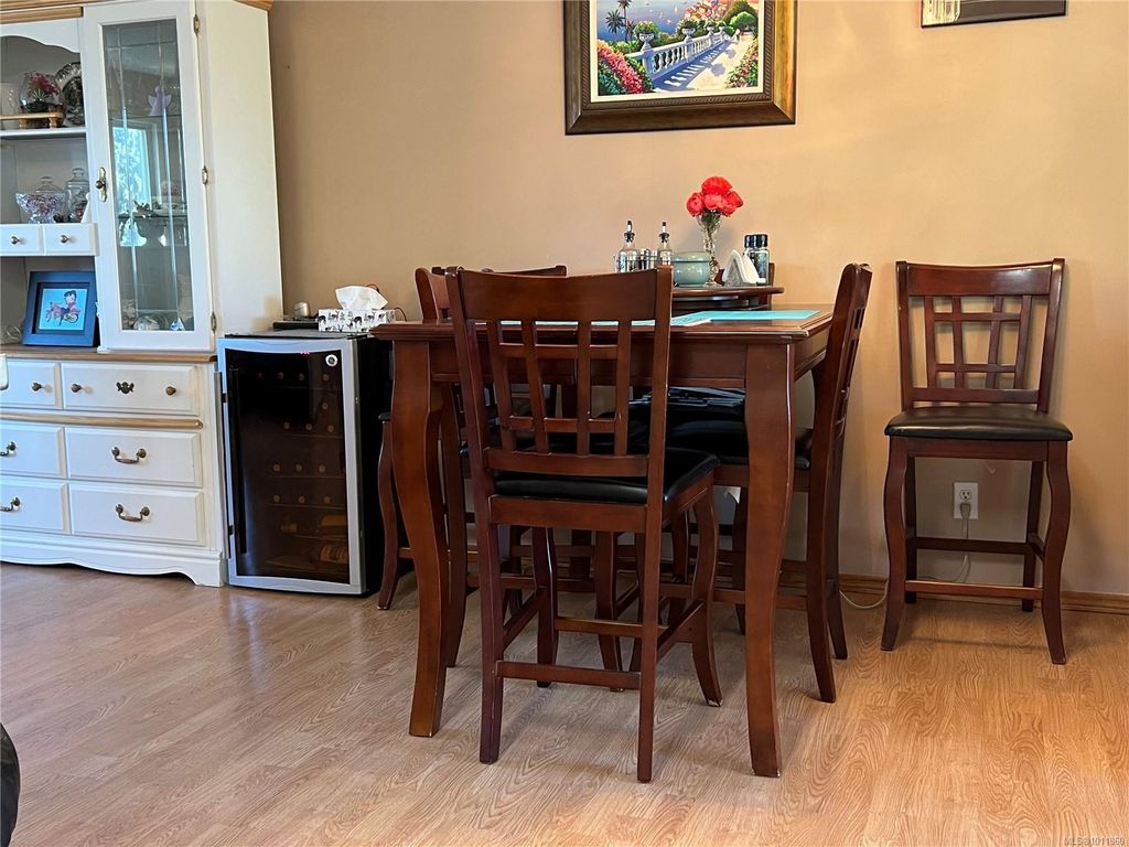 listing image 16042153300484364242