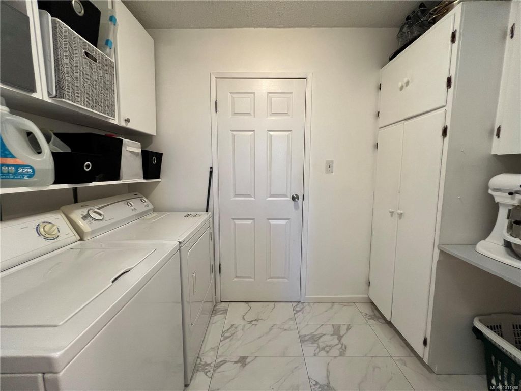 listing image 16048026046580673542