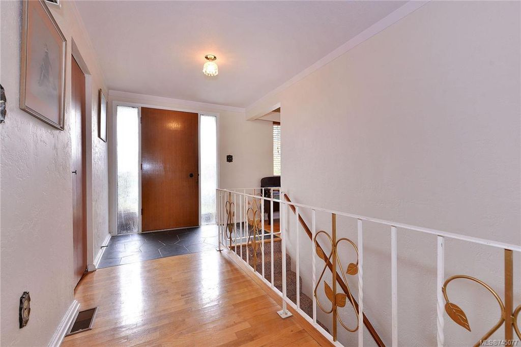 listing image 16047000564406035659