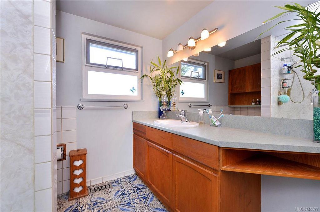 listing image 16042510308746895386