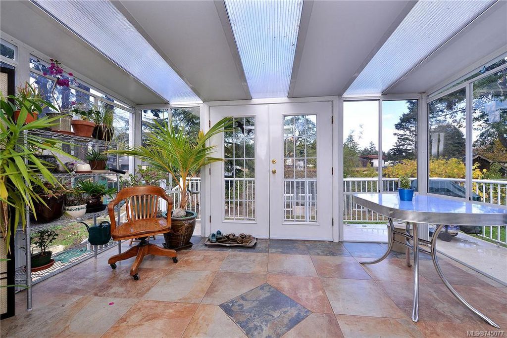 listing image 16048915193314419492