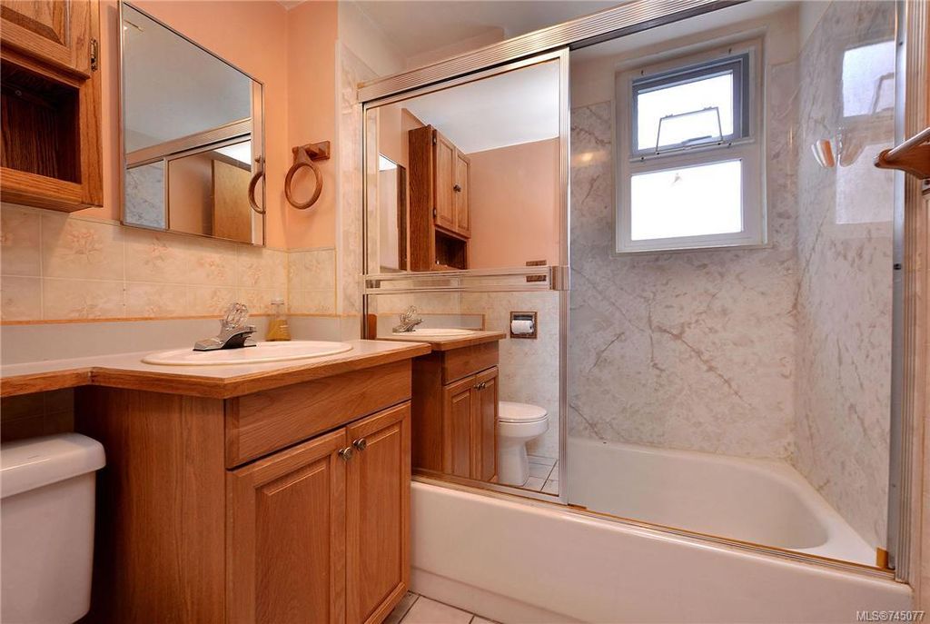 listing image 16043122998590946092