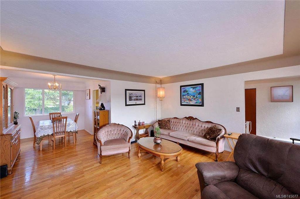 listing image 16041068202560436703