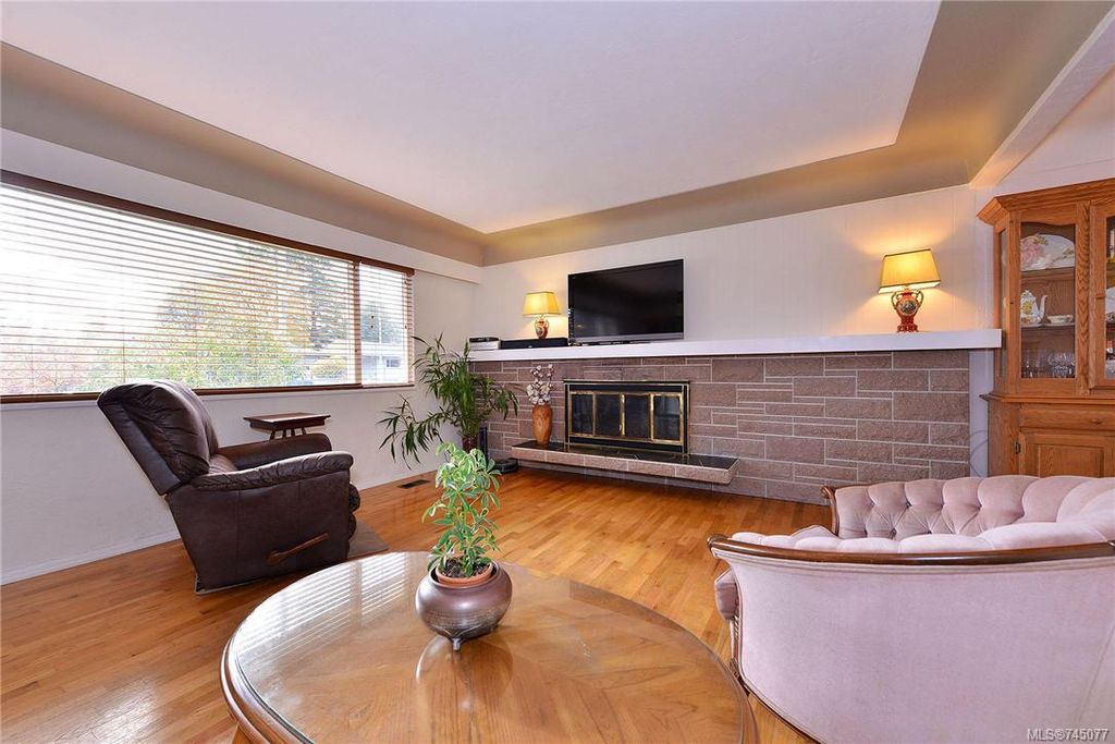 listing image 16043306709034571714