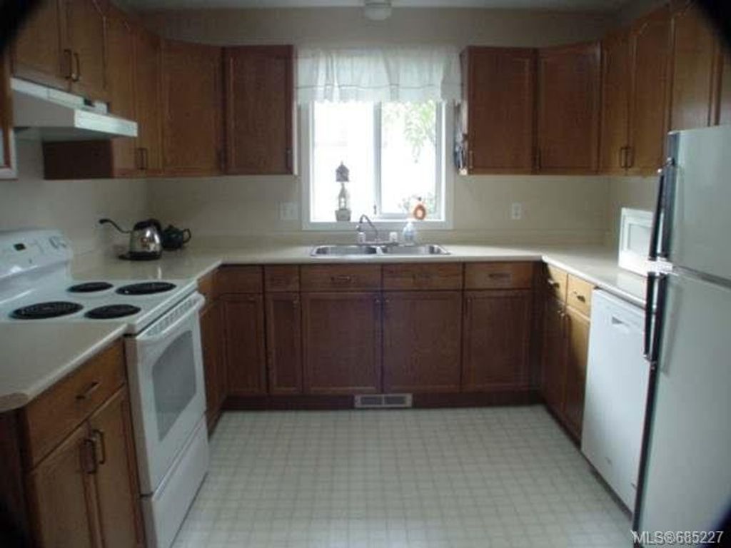 listing image 16041045182985541206