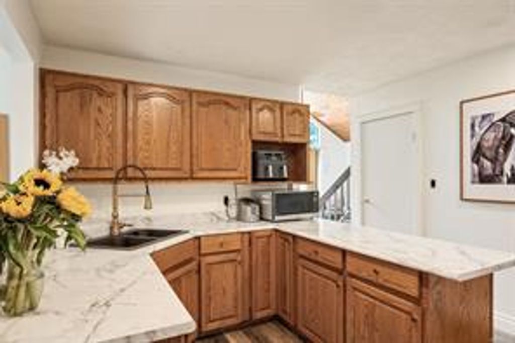 listing image 16040443925282462617