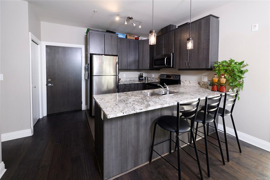 listing image 16049725399002128408