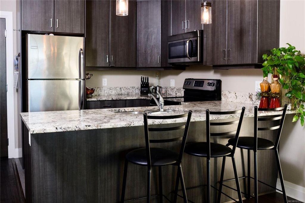 listing image 16047001657685719845