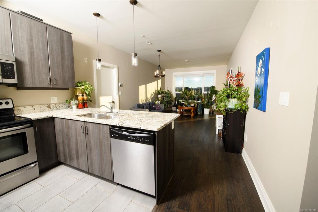 listing image 16045777880059997248