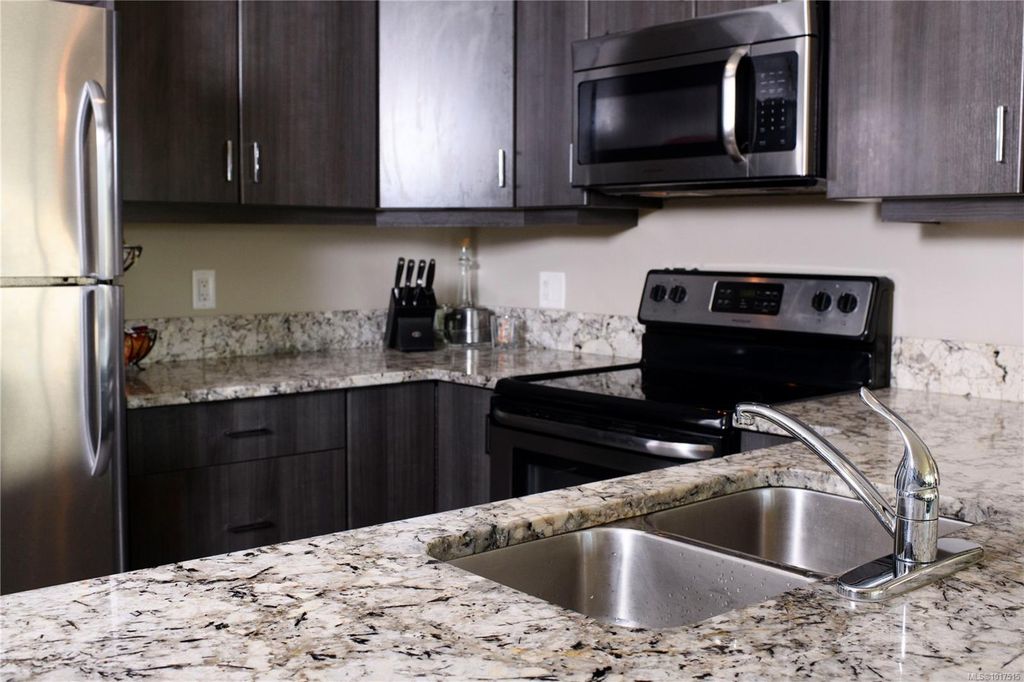 listing image 16043120062923463689