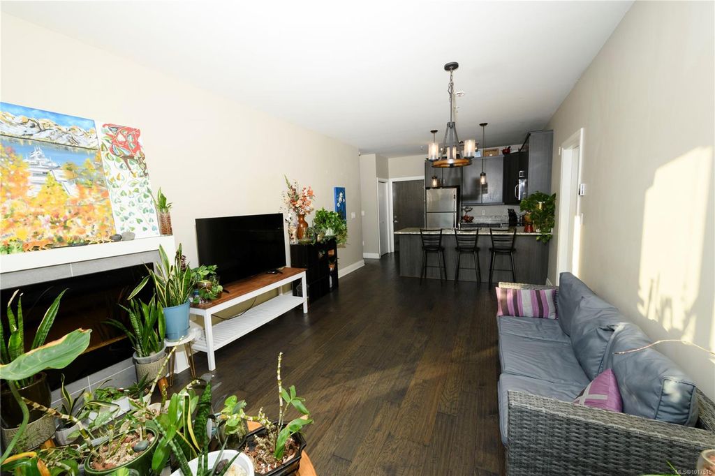 listing image 16040033111181760913