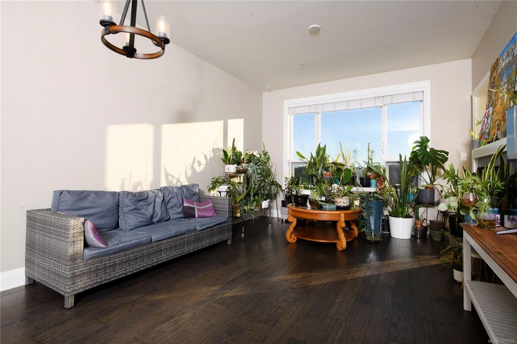 listing image 16046649008659238360