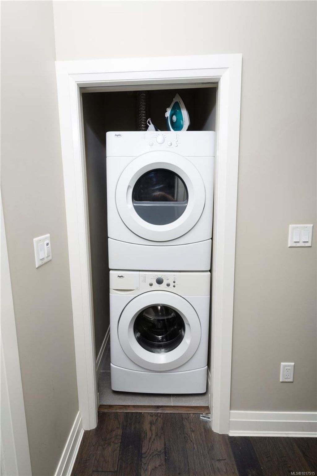 listing image 16047143073763884621