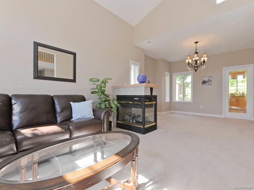 listing image 16040536651605855626