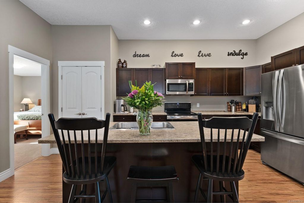 listing image 16043403784795