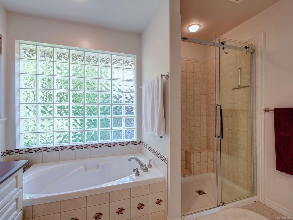 listing image 16042250743659