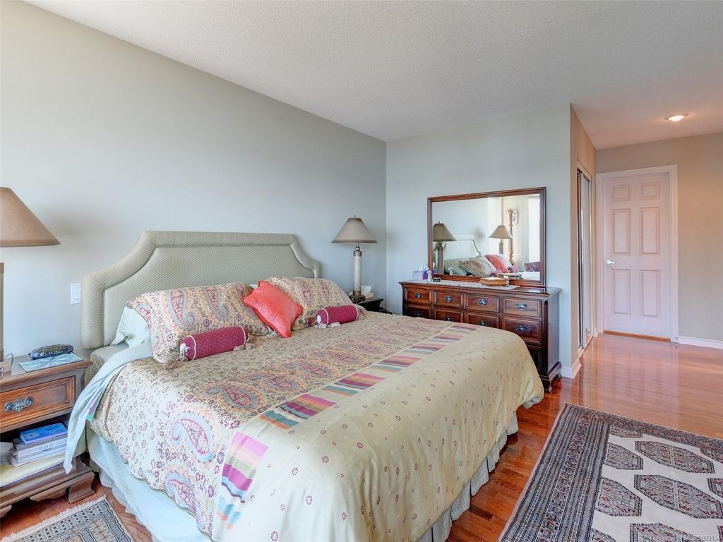 listing image 16042630591445