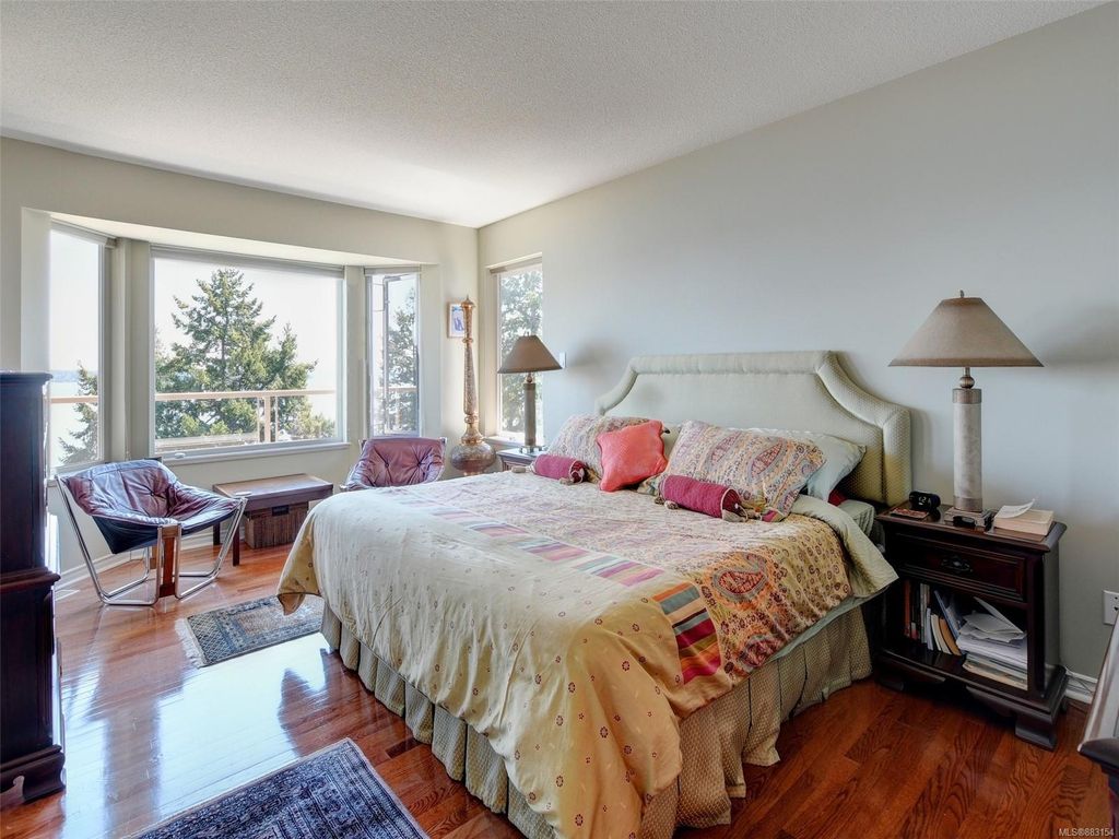 listing image 16041469962352