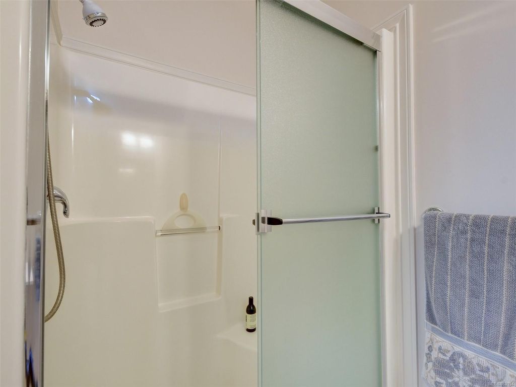 listing image 16042773150444