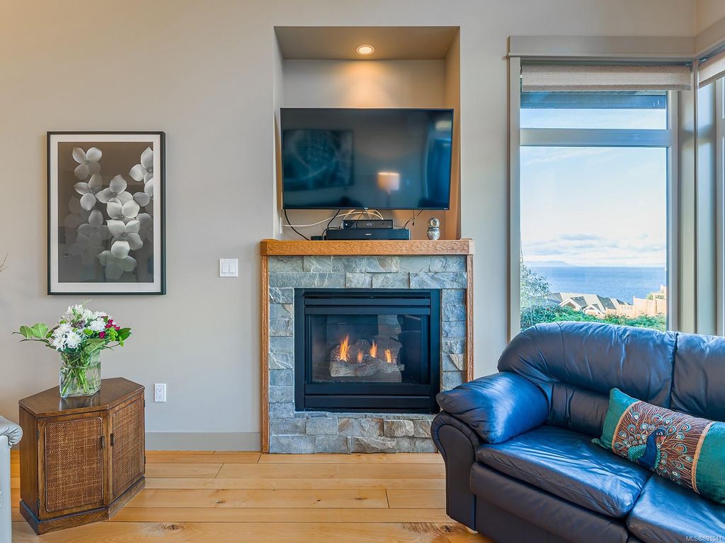 listing image 16041345195741