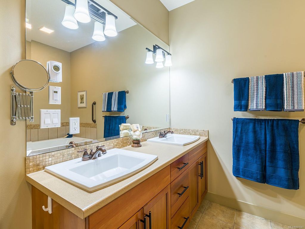 listing image 16043024525937