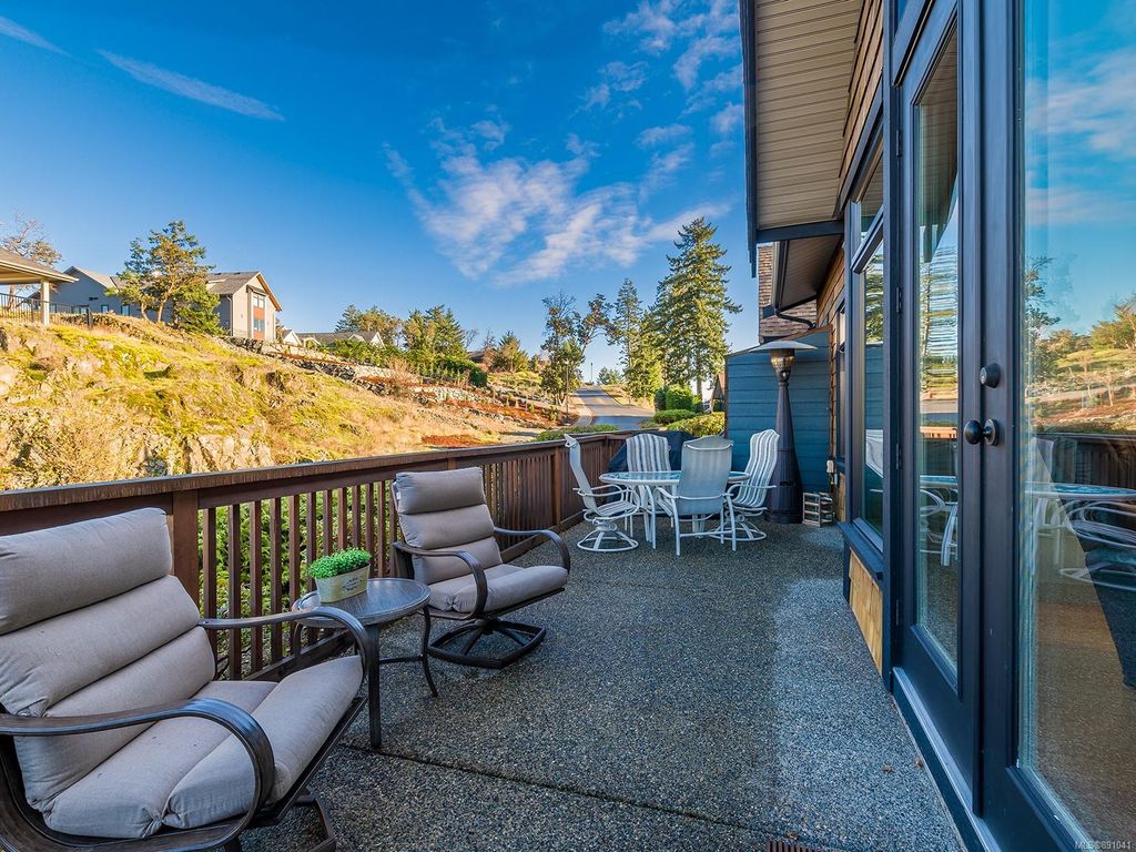 listing image 16041838115402