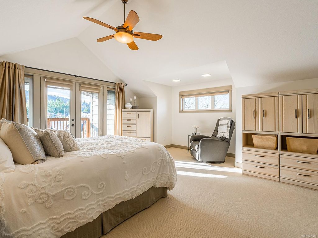 listing image 16042960649227