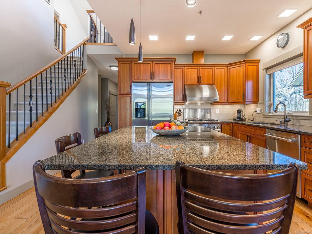 listing image 16042475089194