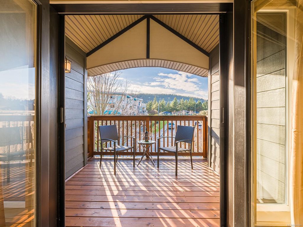 listing image 16042379647132