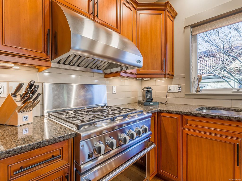 listing image 16041490069135