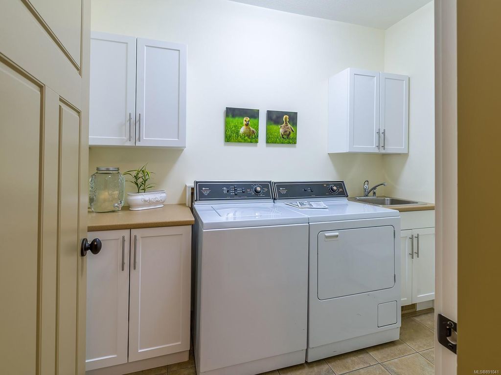 listing image 16042989342333