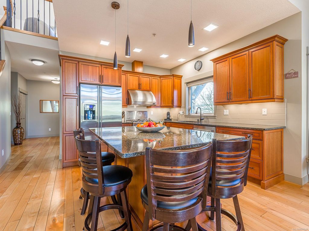 listing image 16042921839037